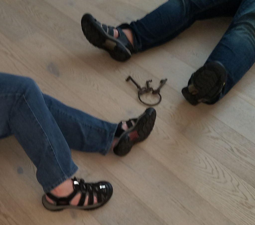 A set of keys and the feet of two people who have fainted